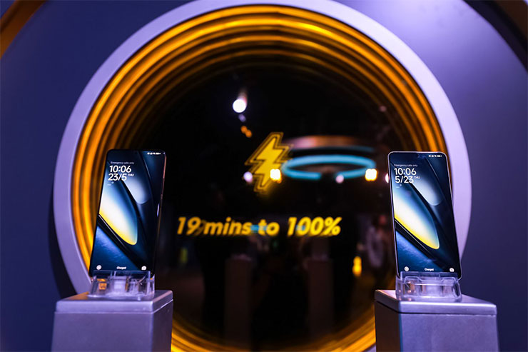 POCO F6 Pro 配備5000mAh 電池則能滿足用戶一整天的需求，並配備智慧 120W 極速快充，在需要充電時僅 19 分鐘即能滿電。