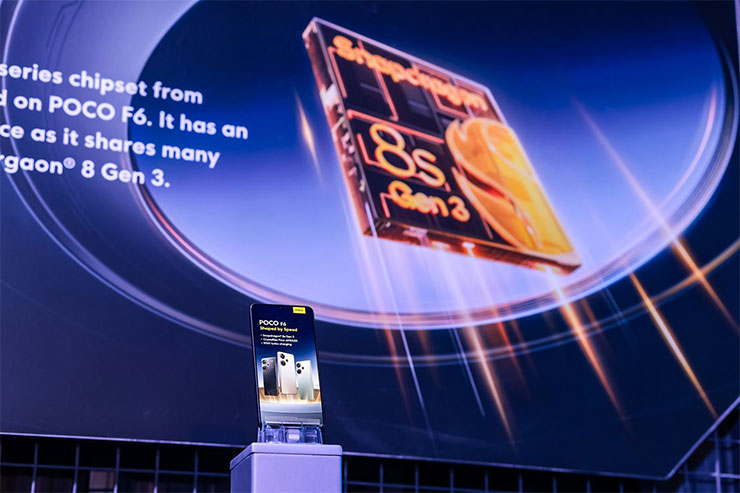 POCO F6 搭載 Snapdragon® 8s Gen 3，憑借超過 153 萬的 AnTuTu 跑分，POCO F6 輕鬆勝過大多數同級手機，在提供流暢、輕鬆的全方位效能方面表現出色。