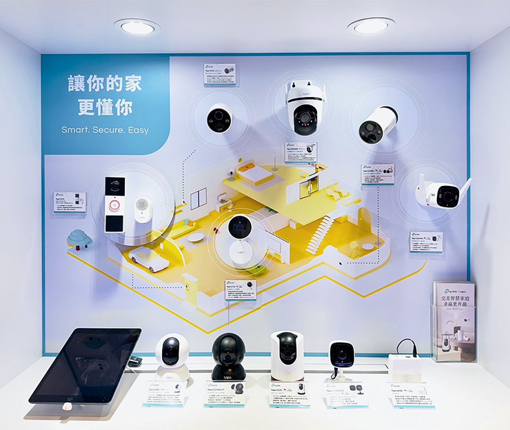TP-Link三創櫃位展示Deco系列與Tapo系列智慧家庭聯動的完整體驗，讓消費者親身感受使用情境。