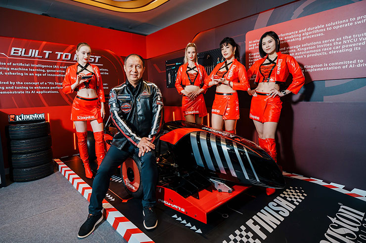 【COMPUTEX 2024】金士頓「衝破極限」賽車主題展間首度曝光 DDR5 限量賽車記憶體、DDR5 CAMM2 及 AI 應用 - 阿祥的網路筆記本 金士頓以「金士頓:衝破極限」賽車場,強勢登場2024台北國際電腦展。