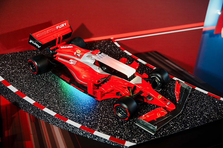 【COMPUTEX 2024】金士頓「衝破極限」賽車主題展間首度曝光 DDR5 限量賽車記憶體、DDR5 CAMM2 及 AI 應用 - 阿祥的網路筆記本 全球首度曝光Kingston FURY Renegade DDR5 RGB限量款記憶體,以特製的賽車展示模型,展現其極致速度與賽車外型的散熱片設計。