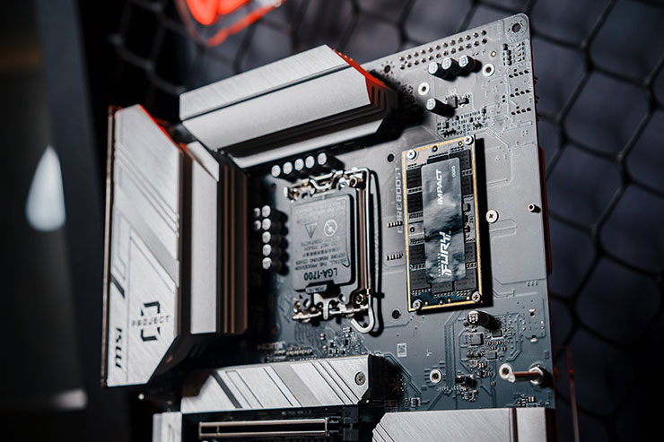 【COMPUTEX 2024】金士頓「衝破極限」賽車主題展間首度曝光 DDR5 限量賽車記憶體、DDR5 CAMM2 及 AI 應用 - 阿祥的網路筆記本 首度展示全新CAMM2標準製程Kingston FURY Impact DDR5記憶體,降低體積與功耗的同時,大幅提升容量與速度。