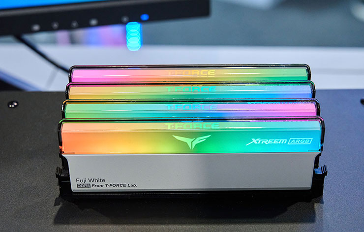 掌握科技前瞻!十銓科技 COMPUTEX 2024 新品一次全覽,持續為 AI、遊戲與創作者助力! - 阿祥的網路筆記本 T-FORCE XTREEM DDR5 ARGB 版本,大尺寸的光條視覺效果絕佳。