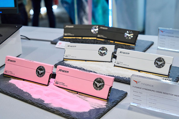 掌握科技前瞻!十銓科技 COMPUTEX 2024 新品一次全覽,持續為 AI、遊戲與創作者助力! - 阿祥的網路筆記本 T-FORCE XTREEM DDR5 無光版本加入白、粉兩色,目前共有三種色款的選擇。