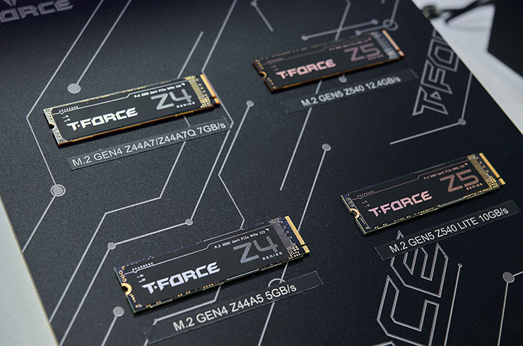 掌握科技前瞻!十銓科技 COMPUTEX 2024 新品一次全覽,持續為 AI、遊戲與創作者助力! - 阿祥的網路筆記本 現場也展出了 T-FORCE Z4、Z5 系列的 PCe Gen4、PCIe Gen5 系列 SSD。