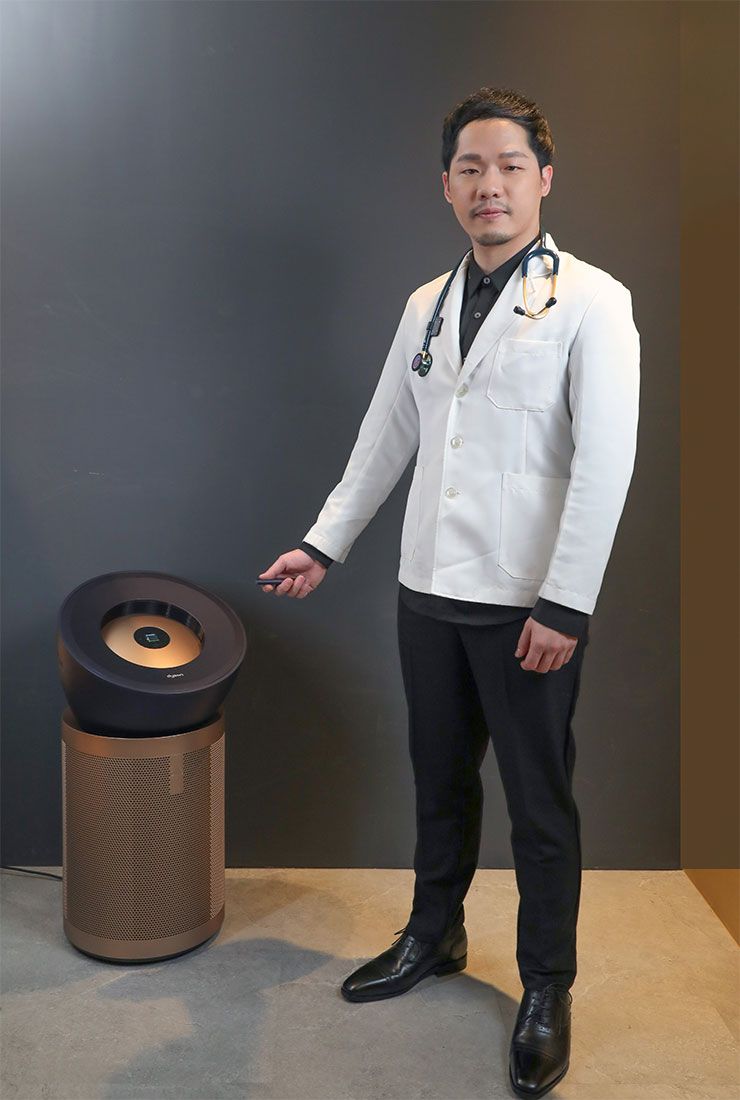 獸醫師朱道南提醒，寵物若長期暴露於含甲醛的環境中，恐提升罹癌風險，可透過具備消除甲醛功能的空氣清淨機守護毛孩健康。