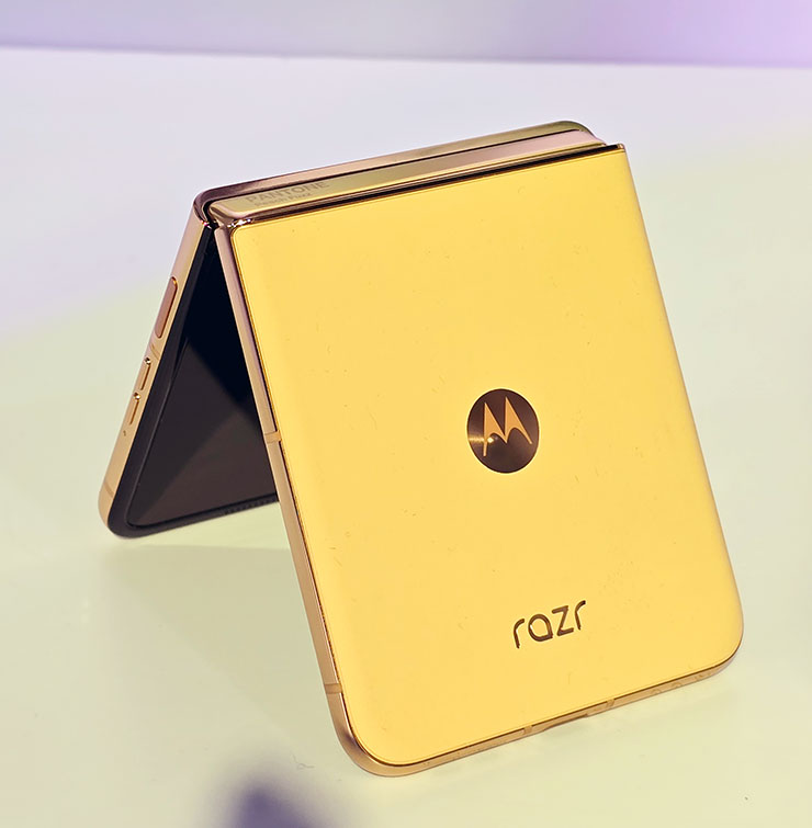 razr 50 Ultra 蜜桃金色款實機蠻美的