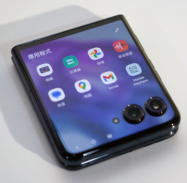 無需開蓋就能在外螢幕操作應用程式