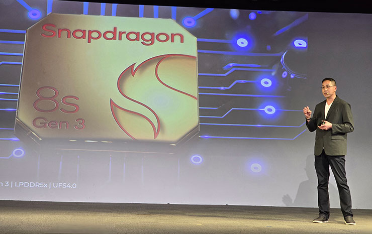 razr 50 Ultra 是全球首批搭載高通 Snapdragon 8s Gen 3 與最大外螢幕的可摺疊螢幕手機