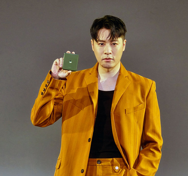 Motorola razr 50 系列代言人周湯豪