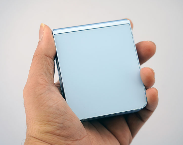 AI For All!三星推出全新摺疊雙旗艦 Galaxy Z Fold6、Z Flip6 ,打造完整 AI 行動生態圈!實機搶先動手體驗心得分享! - 阿祥的網路筆記本 機身背面。