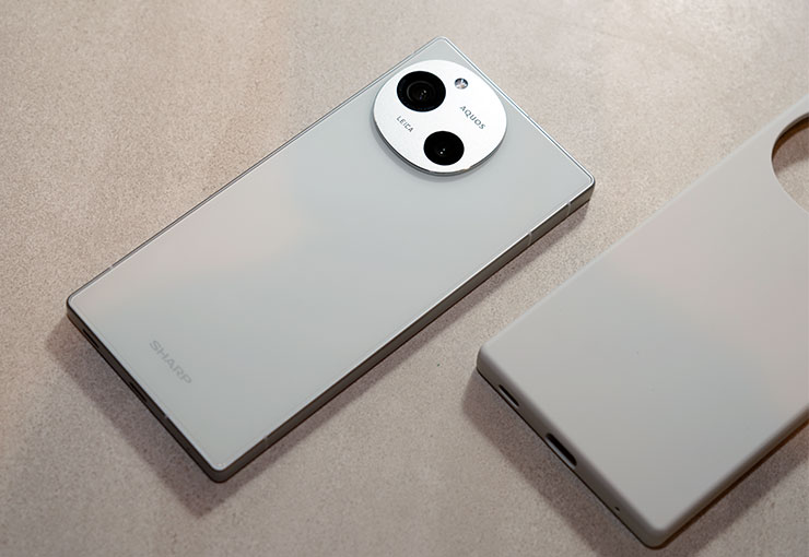 台灣夏普推出 AQUOS R9 徠卡機與超強悍入門機 AQUOS wish4,在台設立手機維修中心強化服務網! - 阿祥的網路筆記本 AQUOS R9 的外觀設計同樣走日本現代主義的簡約風。
