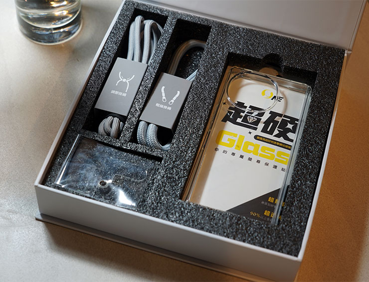 台灣夏普推出 AQUOS R9 徠卡機與超強悍入門機 AQUOS wish4,在台設立手機維修中心強化服務網! - 阿祥的網路筆記本 大禮包價值新台幣 2,600 元,提供眾多實用週邊產品。