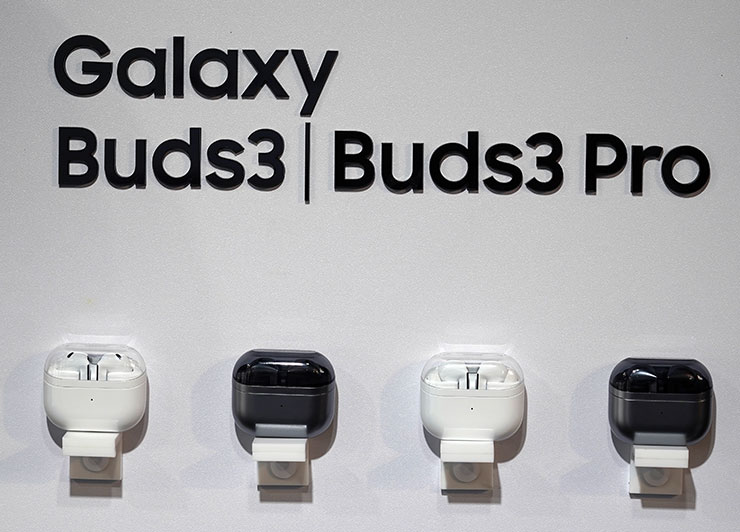 三星 AI 摺疊旗艦 Galaxy Z Fold6|Z Flip6 即日起展開預購,詳細上市資訊一次看! - 阿祥的網路筆記本 全新 Galaxy Buds 3 與 Buds3 Pro。