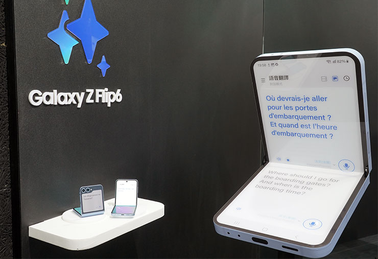 三星 AI 摺疊旗艦 Galaxy Z Fold6|Z Flip6 即日起展開預購,詳細上市資訊一次看! - 阿祥的網路筆記本 Galaxy Z Flip6 的「雙面翻譯窗」功能,可以用對談的方式即時為外國人對談。