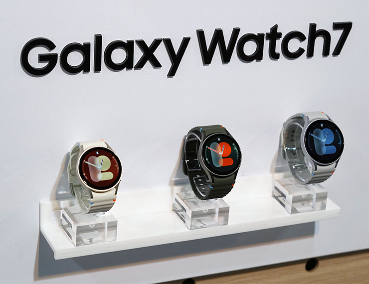 三星 AI 摺疊旗艦 Galaxy Z Fold6|Z Flip6 即日起展開預購,詳細上市資訊一次看! - 阿祥的網路筆記本 Galaxy Watch7 推出兩種不同尺寸、一種綠色兩種銀色款式。
