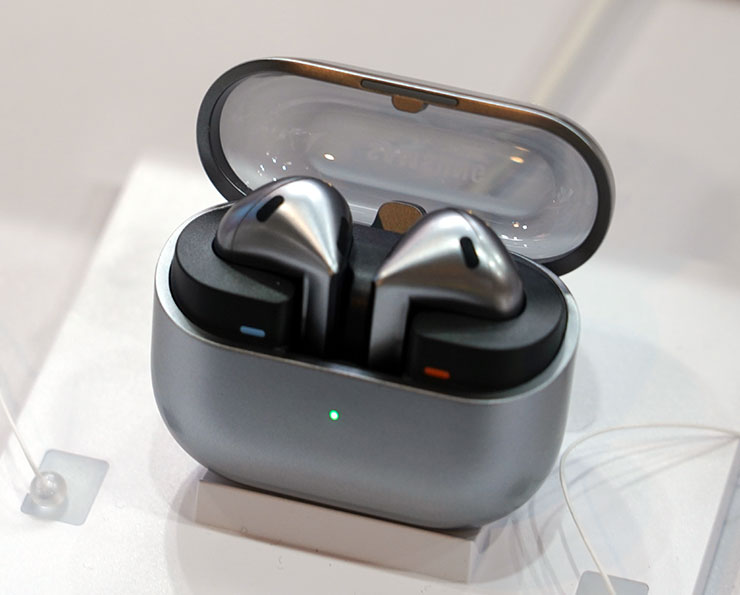 三星 AI 摺疊旗艦 Galaxy Z Fold6|Z Flip6 即日起展開預購,詳細上市資訊一次看! - 阿祥的網路筆記本 Galaxy Buds3 銀河灰款式