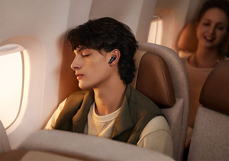 內建頂規降噪科技!HUAWEI FreeBuds 6i 驚豔上市 - 阿祥的網路筆記本 HUAWEI FreeBuds 6i卓越的降噪性能 讓使用者即使在長途伴隨低頻引擎聲的飛機上 也能「以靜制噪」