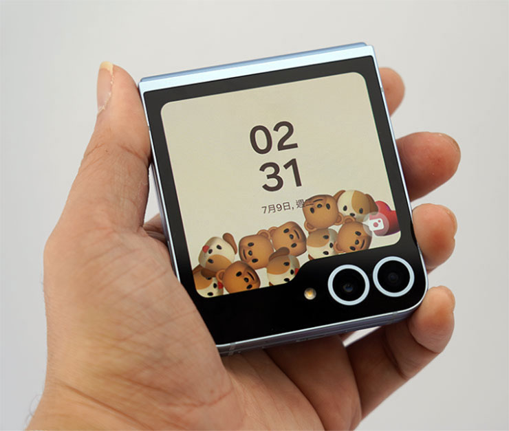 「小摺」將成為市場主流!「小型手機」流行將重新回歸? - 阿祥的網路筆記本 三星的 Galaxy Z Flip6 也擁有 3.4 吋的外螢幕尺寸,功能互動也更豐富。