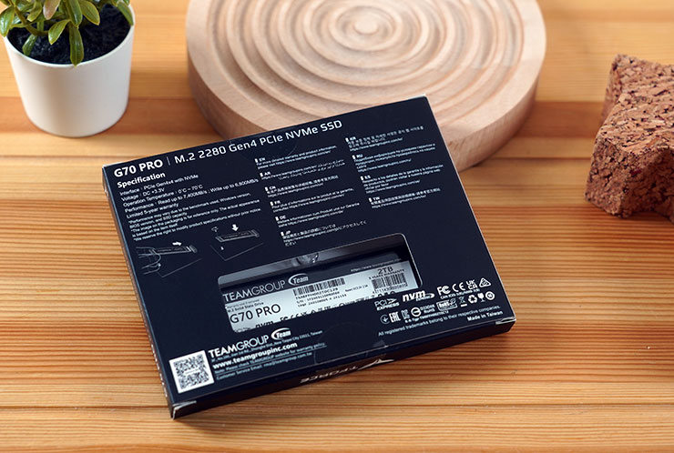 盒身背面標識了產品詳細規格與多國語言規格。