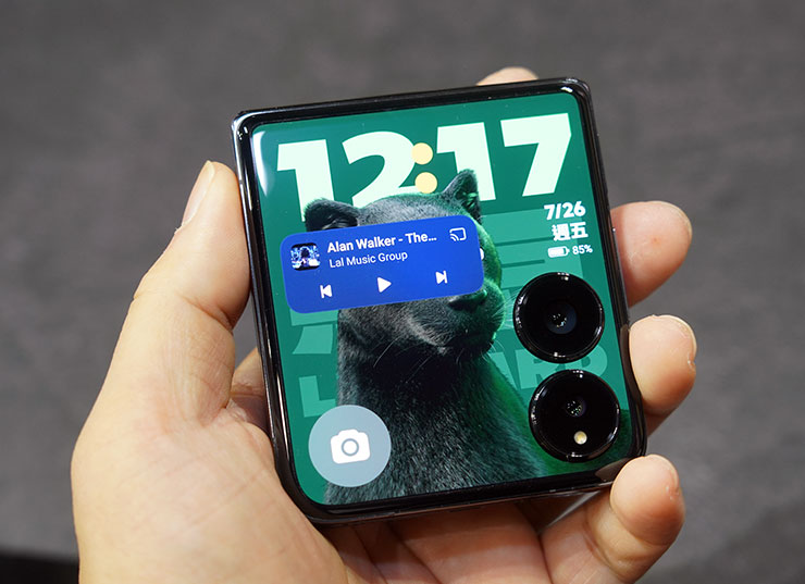 Xiaomi MIX Flip 的外螢幕尺寸即大，也提供了豐富的功能性