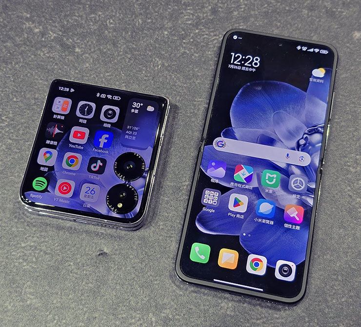 Xiaomi MIX Flip 無論摺疊、展開之下都能享有最大尺寸的螢幕視覺，且效果同樣優異，沒有優劣之分，減少了切換時的「割裂感」。