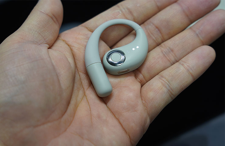 Xiaomi 開放式耳機的耳機造型獨特