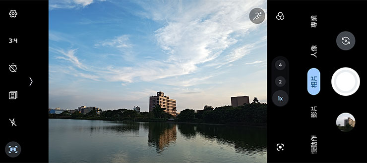 Motorola razr 50 Ultra 的拍攝介面也十分簡單易懂。