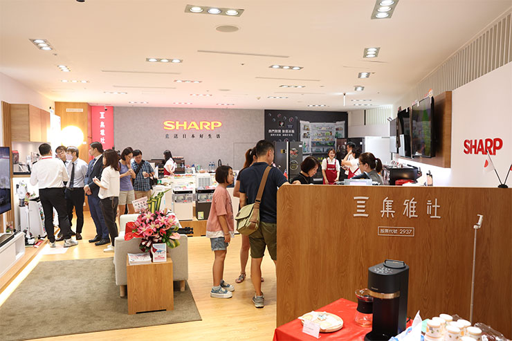 「夏普智能生活 大立旗艦館」內設有情境體驗館，分成六大區塊