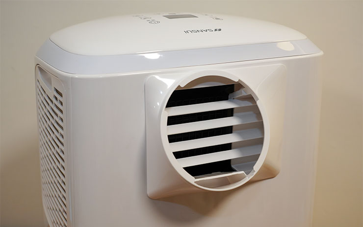 對應機身後側熱風排出口的風管罩安裝上去，就能接上風管囉！