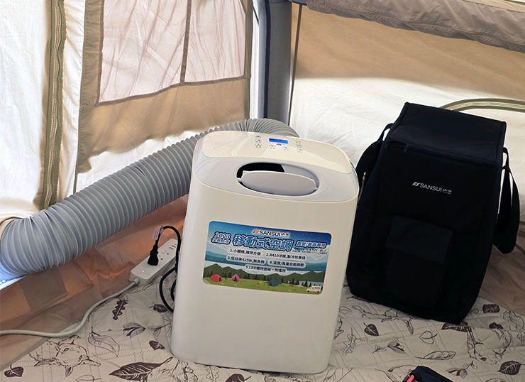 將風管延伸至帳篷出口，即完成設置。