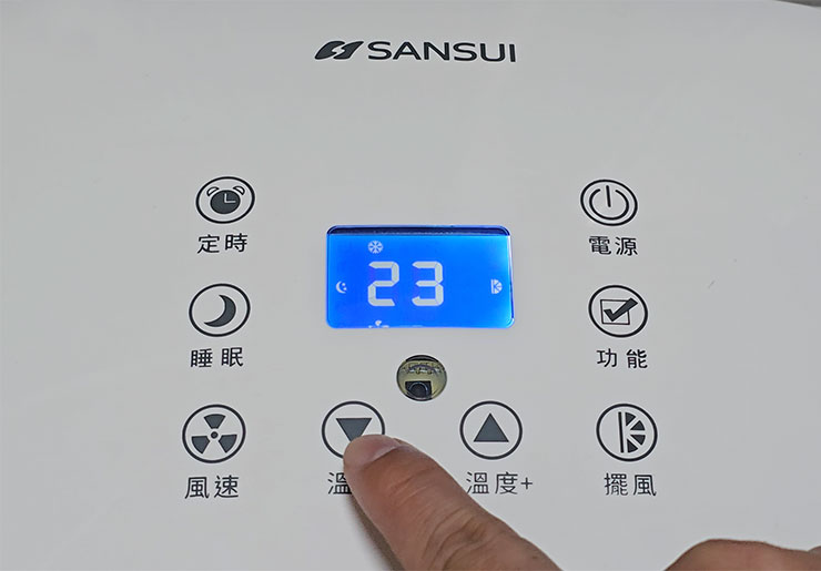 山水 SAC400 的觸控面板簡單易懂，一看就能直覺使用。