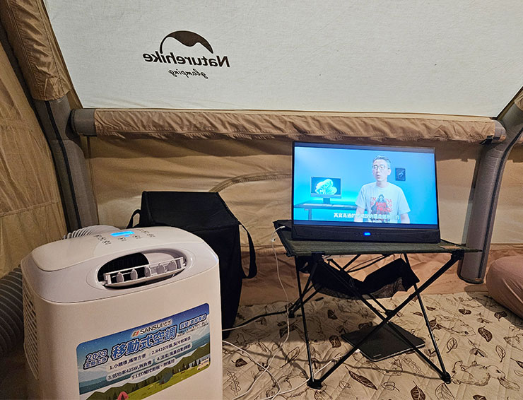 拜山水 SAC400 夠力的製冷效果之賜，炎夏的夜晚在帳篷裡也能很舒服地窩著看片追劇囉！