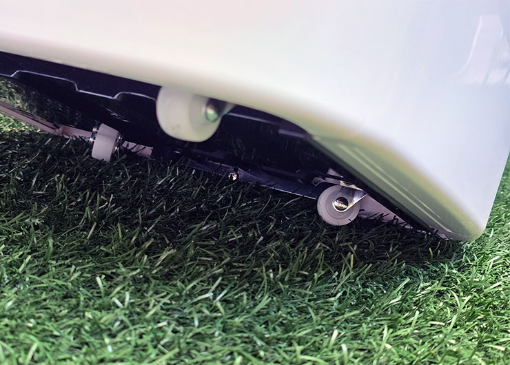 山水 SAC400 雖然有一定的重量，但機身底部配備有四個輪子，因此可以方便推移。