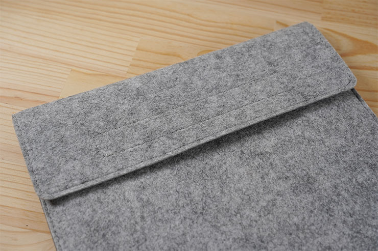 MSI PRO MP161 E2U 搭配的收納包質感更佳，且材質看起來保護性更佳。