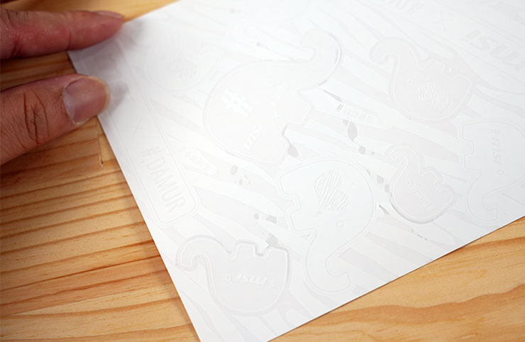 MSI x #DAMUR 潮流貼紙，本身是白色花樣的，因此要搭配前面開箱的 MSI PRO MP161 E2U 深色機身材質會比較適合。