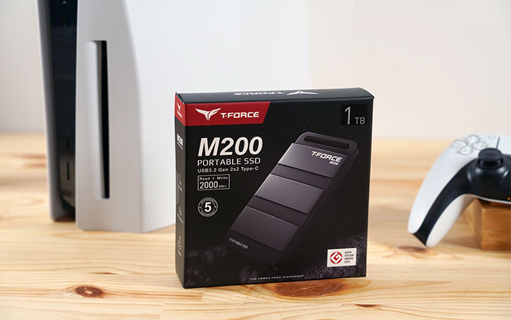 對於絕大多數的玩家來說， T-Force M200 即插即用且透過 PS5 格式化之後就能直接作為遊戲保存使用，相對簡單、不需要什麼特殊技術，相對是更平易近人的容量擴充方式。