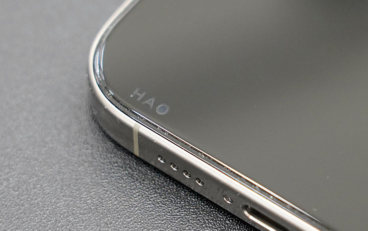 HAO 品牌果凍貼同樣有防偽設計，在左下角處加上水氣即會顯現隱藏的「HAO」 LOGO。