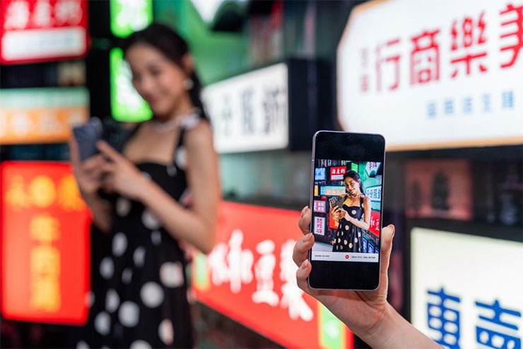 Xiaomi 14T Series 重磅亮相!結合先進 AI 技術引領創新體驗,打造便捷支付與交通體驗! - 阿祥的網路筆記本 Xiaomi 14T Series 的人像拍攝功能迎來全面升級,Xiaomi 14T Pro 搭載徠卡三鏡頭相機系統,其「大師人像」模式以徠卡光學還原人臉更多細節,讓膚色表現更為自然準確