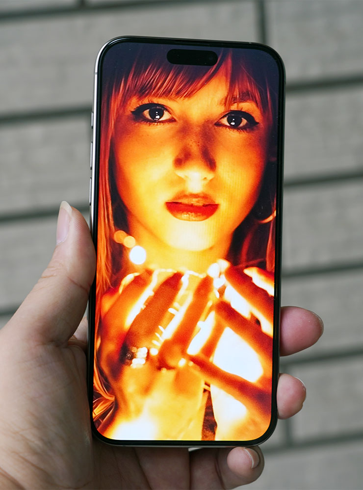 在觀看明暗反差較大的影像時，層次細節也十分細膩。