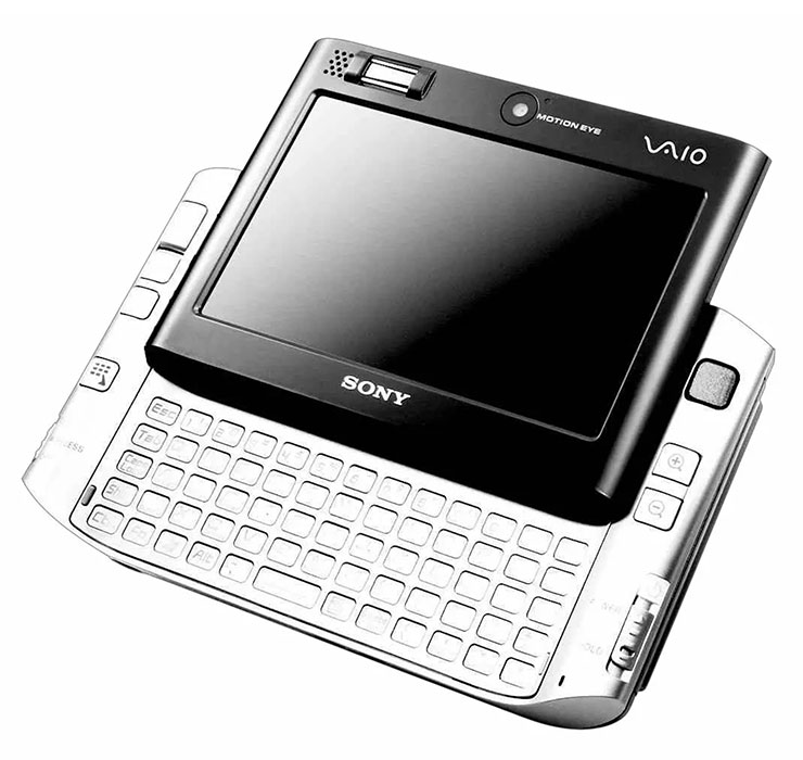 Sony 的 VAIO UX 可以說是當年 UMPC 風潮中的先趨，僅僅只有 4.5 吋大的螢幕卻擁有完整電腦的功能，而 MSI Claw 在功能面也承續了這樣的理念。