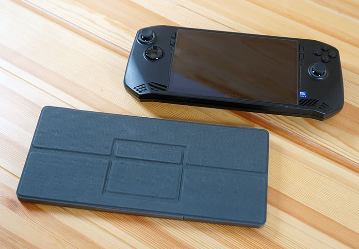 當然，外出時想要更有效率地使用 MSI Claw，搭配一組藍牙無線鍵盤就能輕鬆提升體驗。