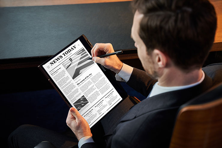 Summit E13 AI Evo 可 360 度翻轉設計能隨時搭配各種情境使用