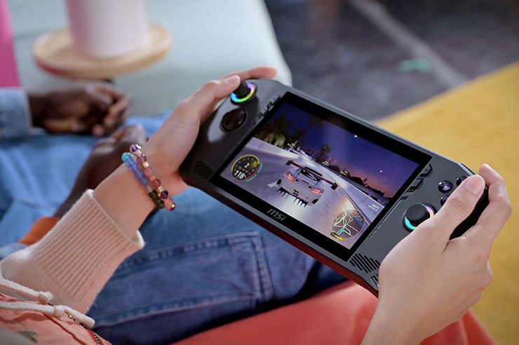 MSI Claw 電競掌機輕巧便攜同時具備運行 3A 大作的效能