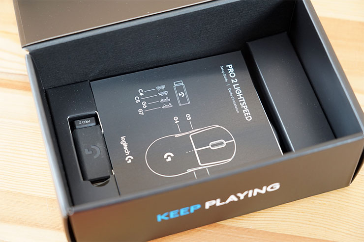 下層有說明書與其他配件。