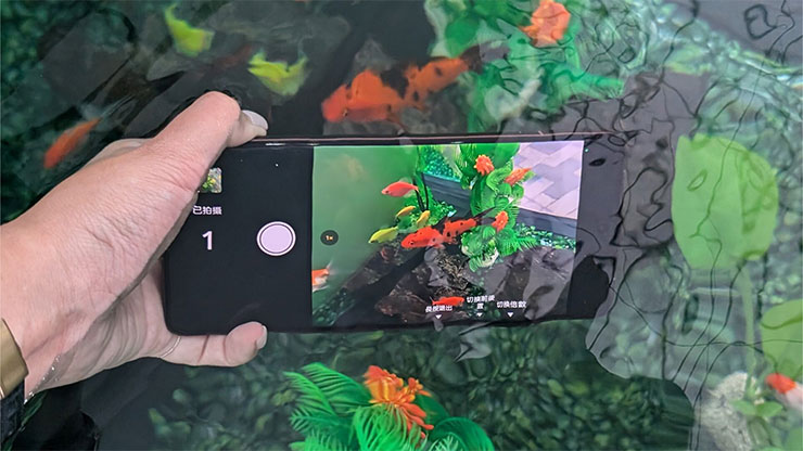 GT 7 Pro搭載Sony IMX882 3倍超光影潛望長焦主鏡頭，配備IP69級防塵防水，水下動靜皆能精準捕捉。