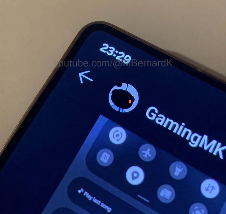 疑似 Galaxy S25 Ultra 的實機外觀流出影像，圓潤邊角特寫