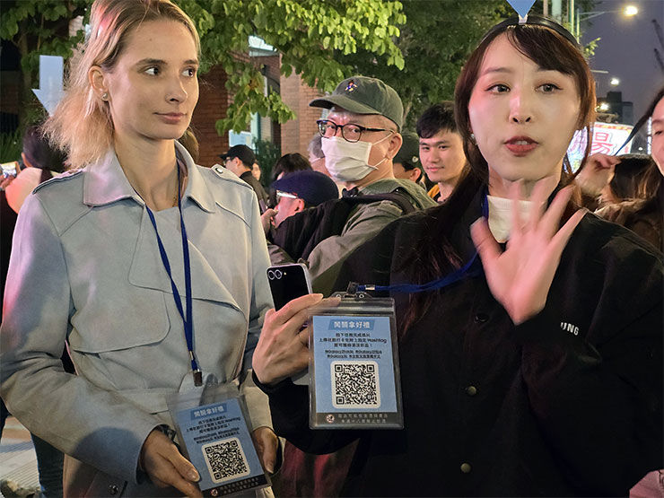 現場也有活動人員引導大家實際體驗 Galaxy AI  的功能