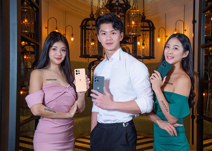 軍規三防、極輕至薄:motorola edge 50 打造「美型硬實力」! - 阿祥的網路筆記本 motorola edge 50推出青柏綠、耐用灰與Pantone™年度代表色蜜桃金三色 建議售價NT15,990元