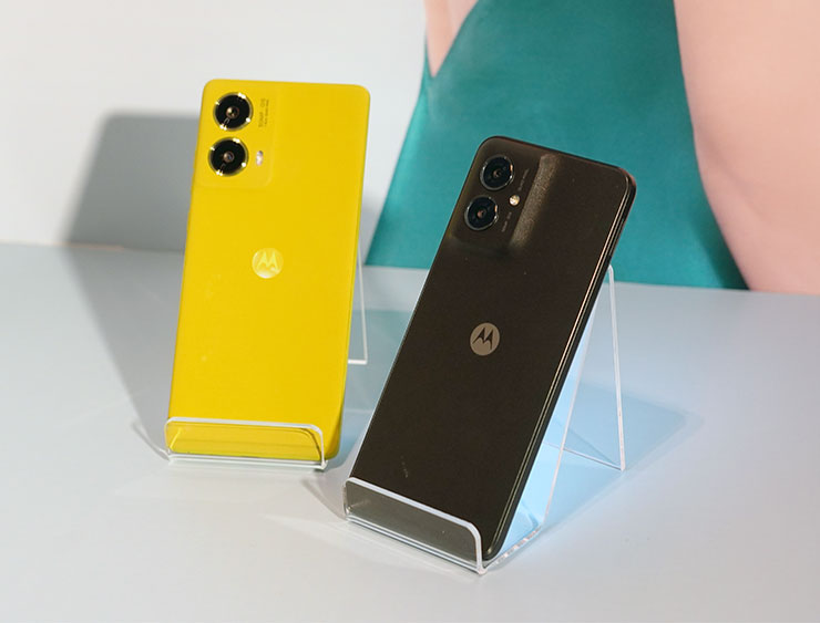 軍規三防、極輕至薄:motorola edge 50 打造「美型硬實力」! - 阿祥的網路筆記本 moto g85 與 g55 機身背面